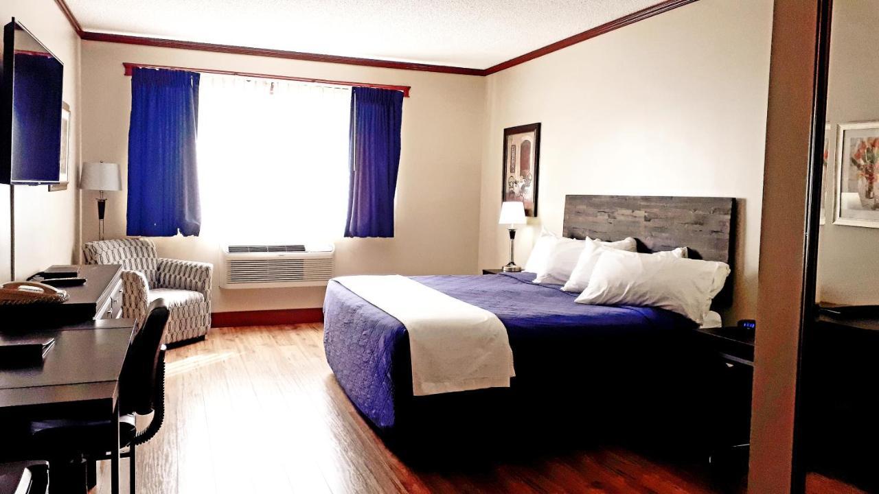 Causeway Bay Hotel Sparwood Exterior photo