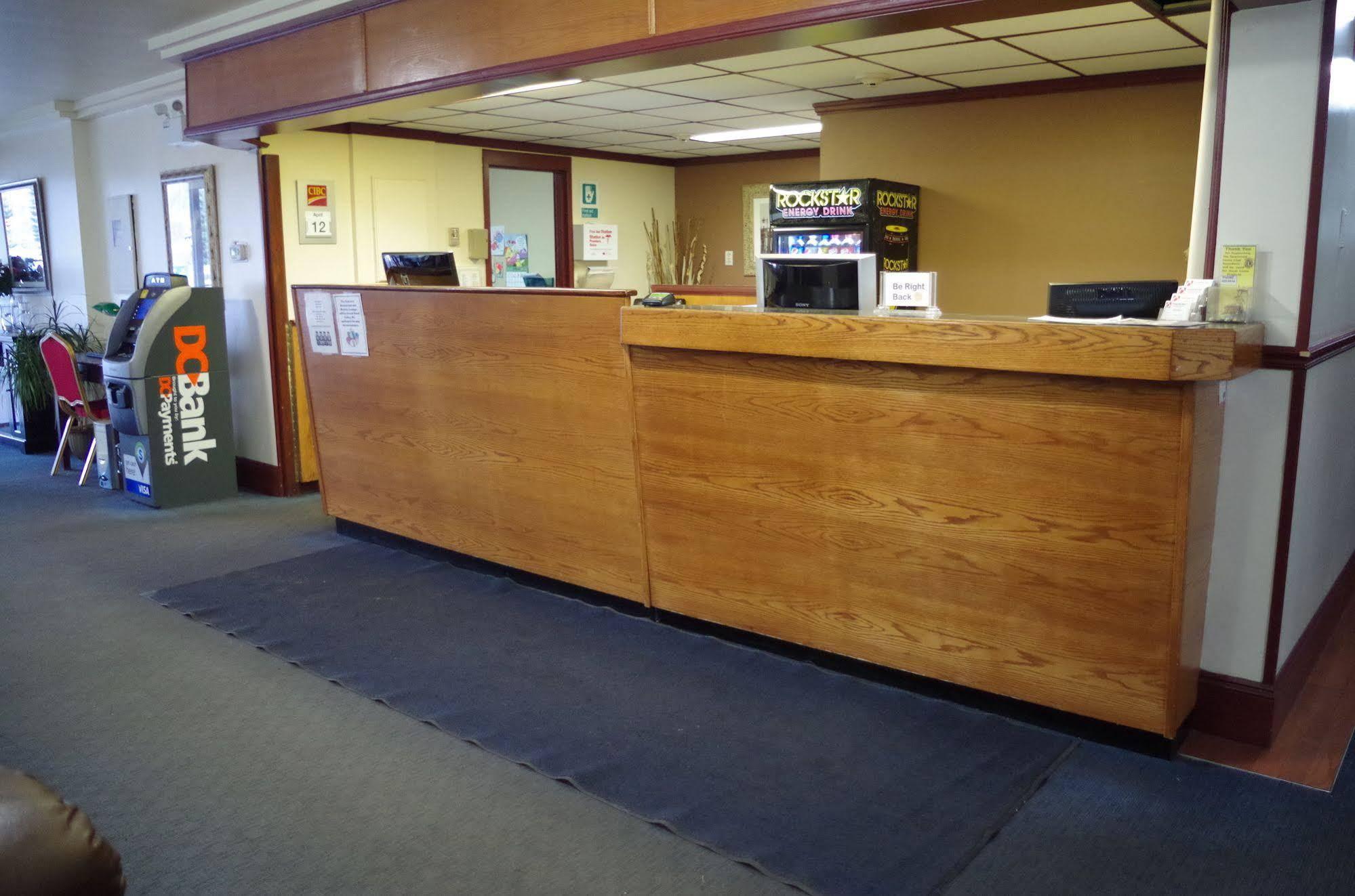 Causeway Bay Hotel Sparwood Exterior photo