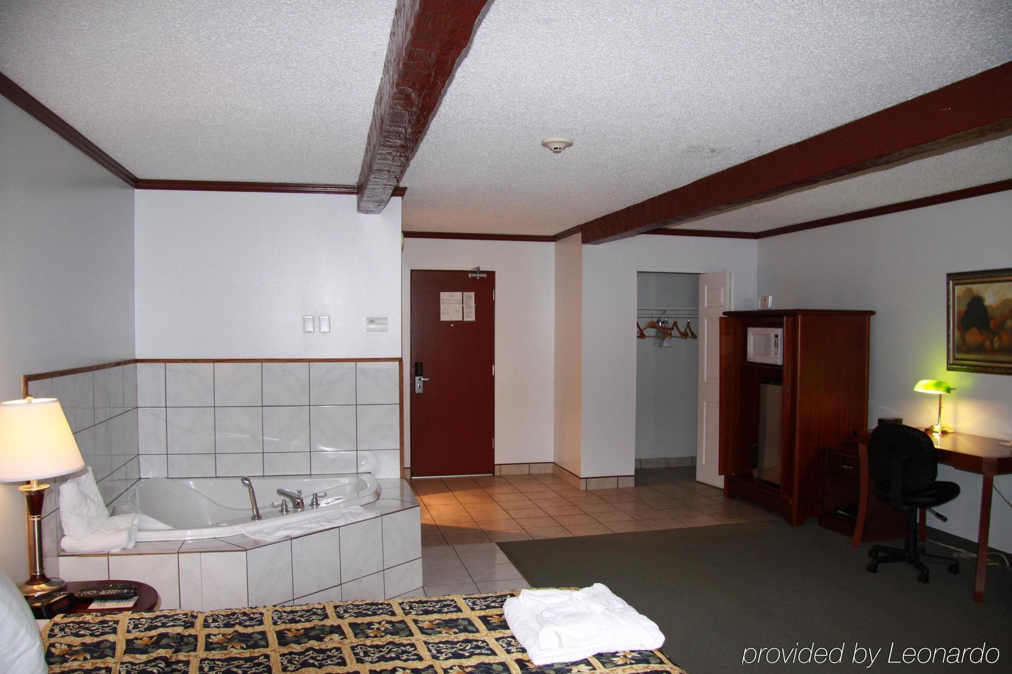 Causeway Bay Hotel Sparwood Exterior photo