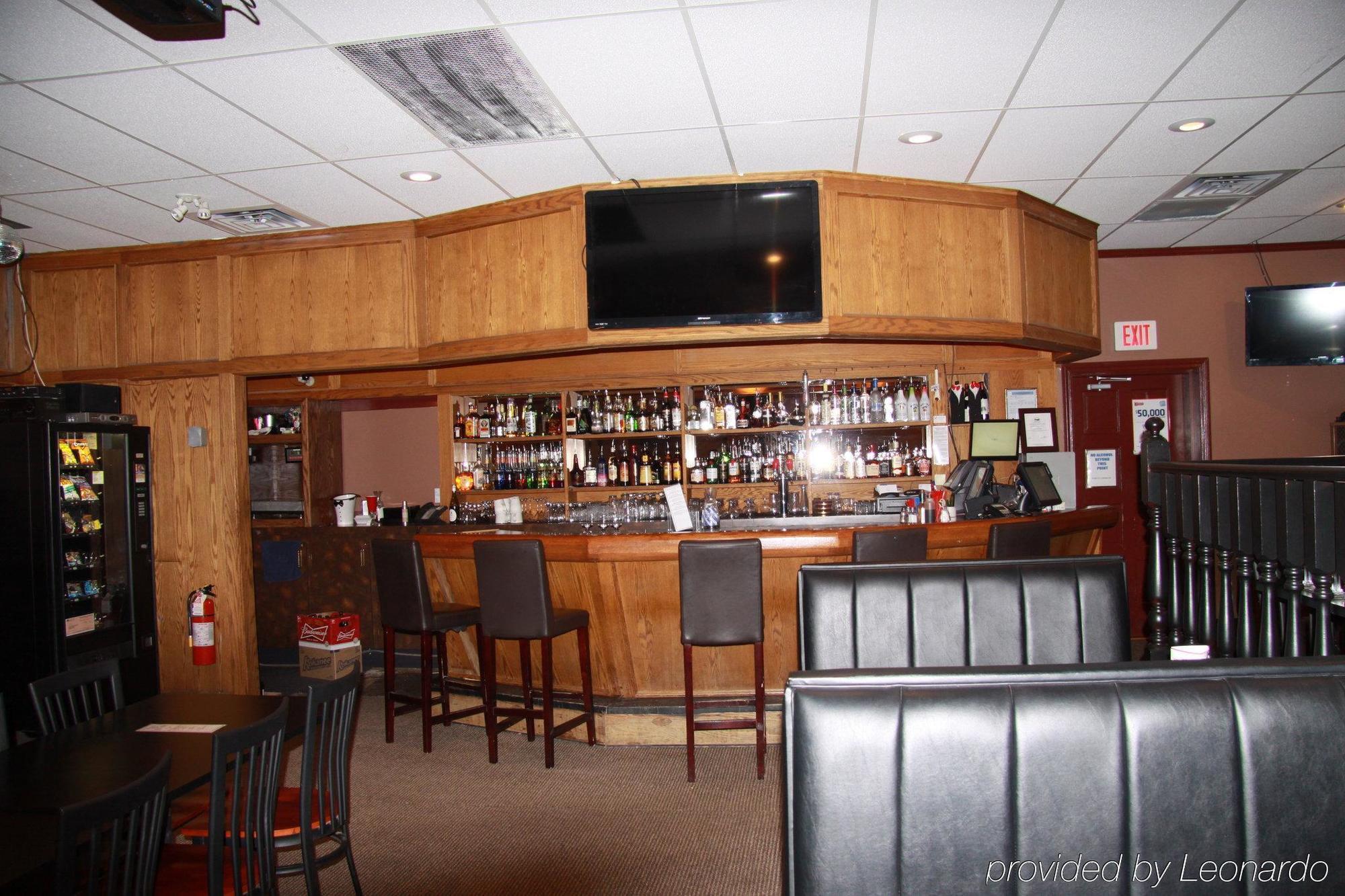 Causeway Bay Hotel Sparwood Exterior photo