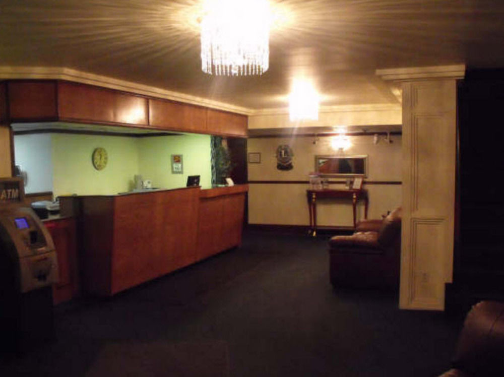 Causeway Bay Hotel Sparwood Exterior photo