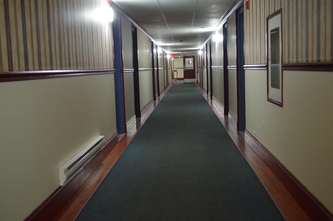 Causeway Bay Hotel Sparwood Exterior photo