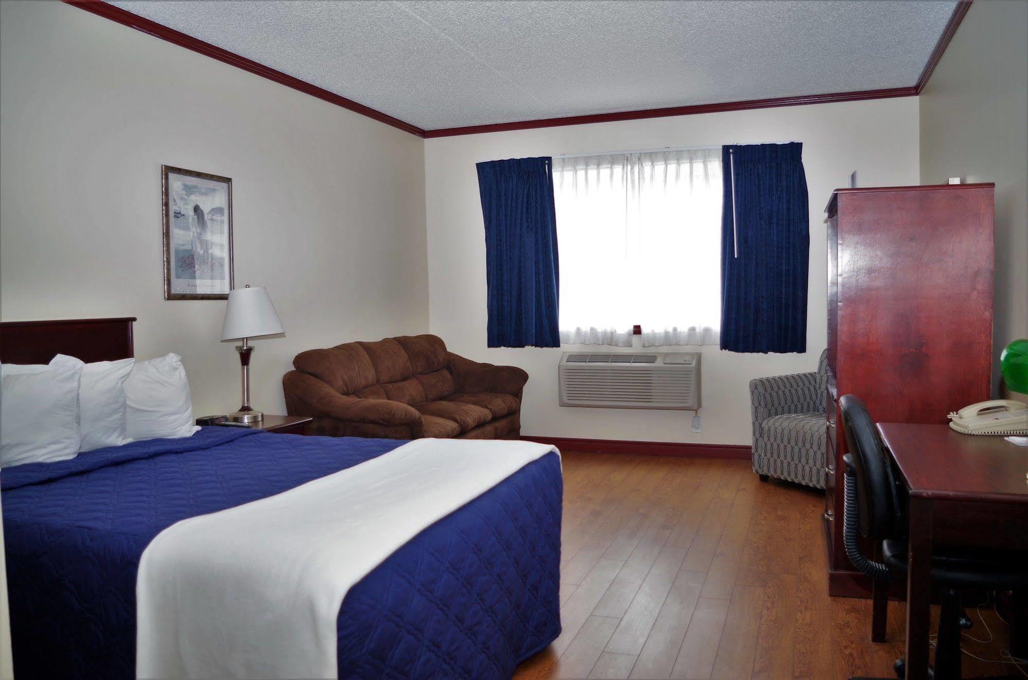 Causeway Bay Hotel Sparwood Exterior photo