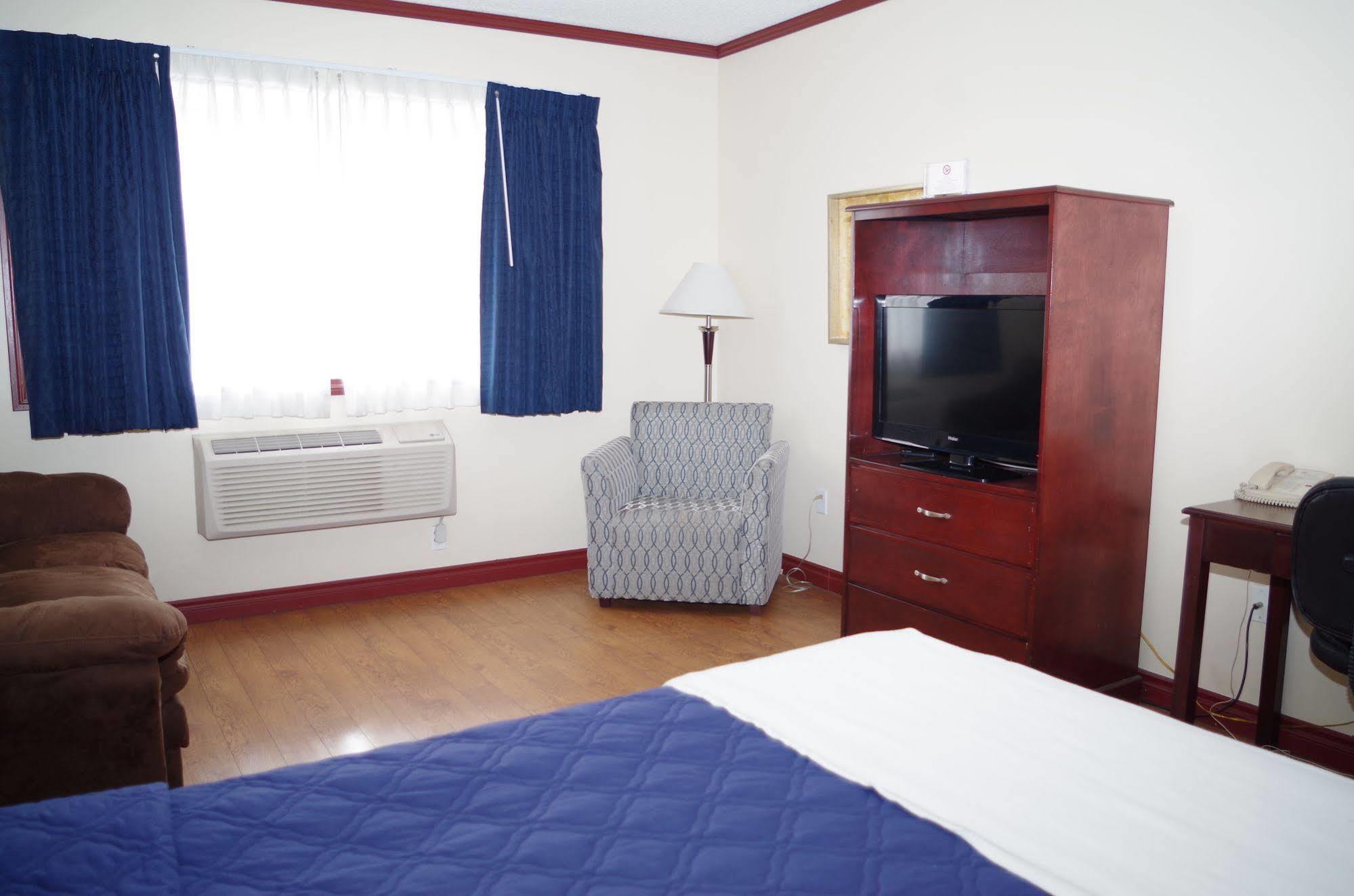 Causeway Bay Hotel Sparwood Exterior photo